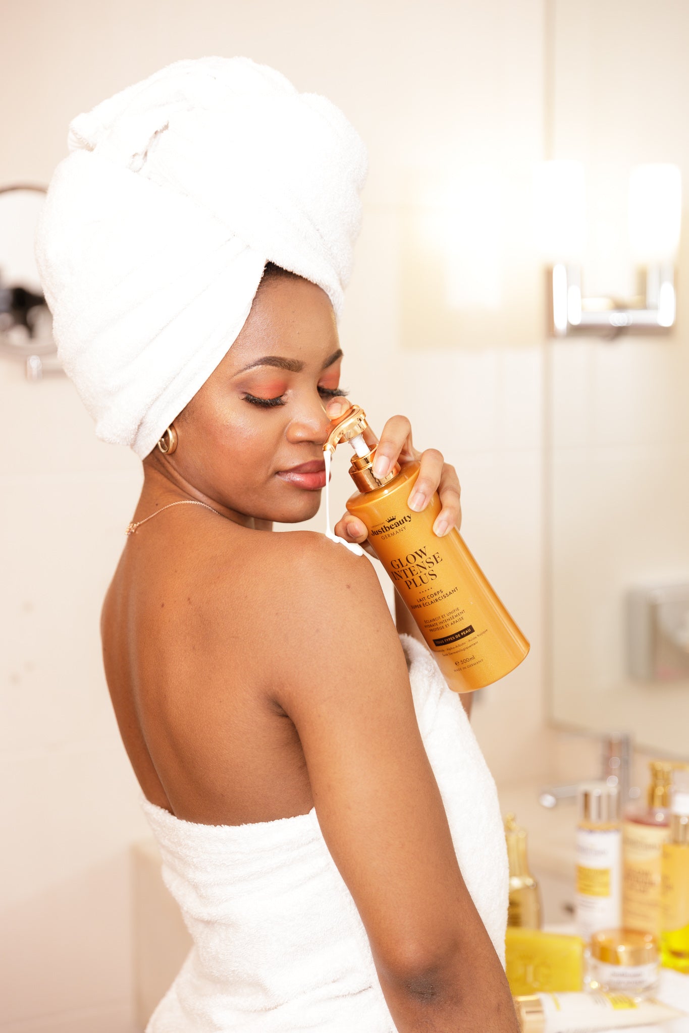 LAIT CORPOREL GLOW INTENSE PLUS -  ÉCLAIRCISSANT 500ML