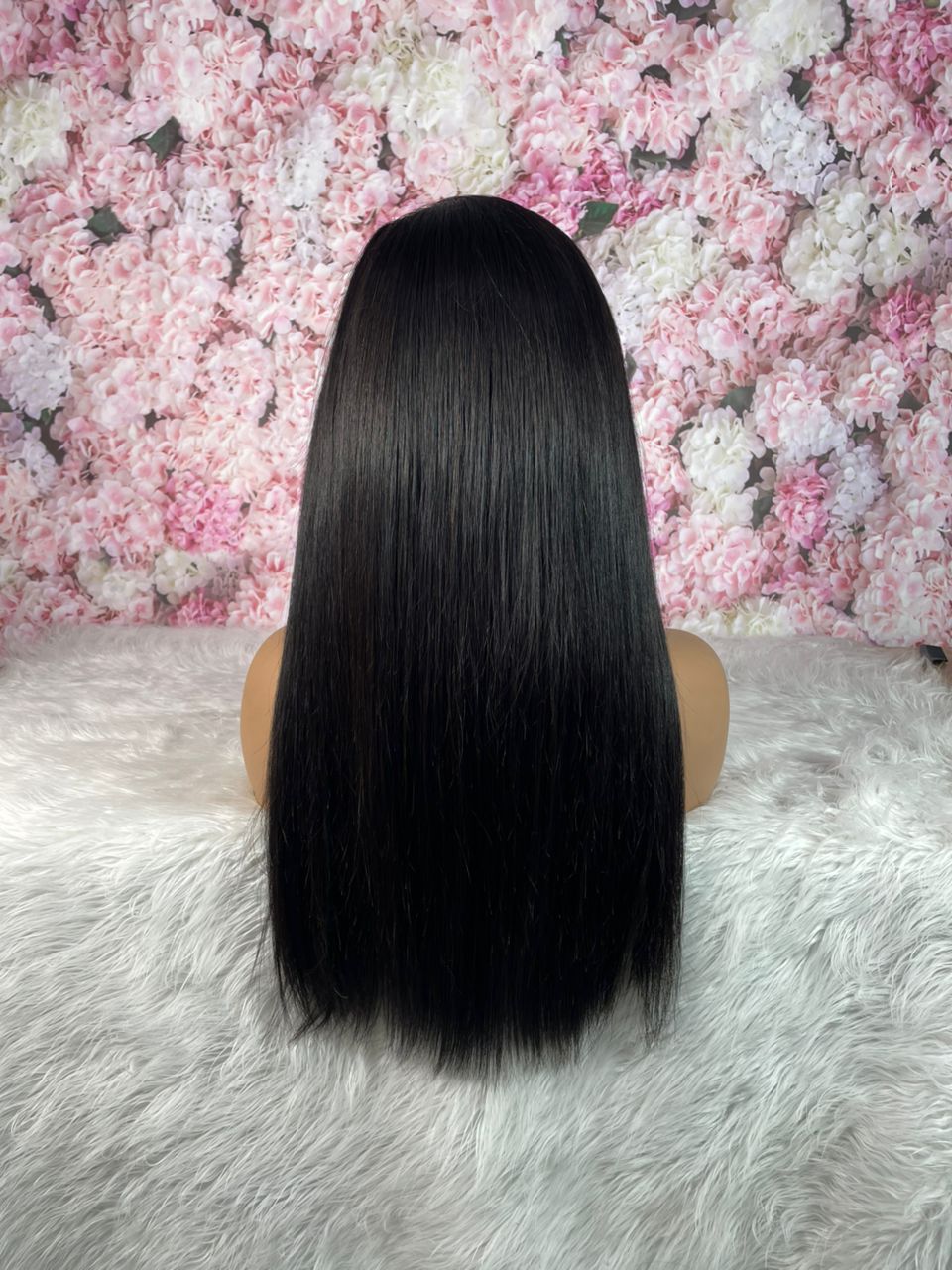 ANITA Straight 18″ — Perruque longue et lisse, l’élégance en version soyeuse